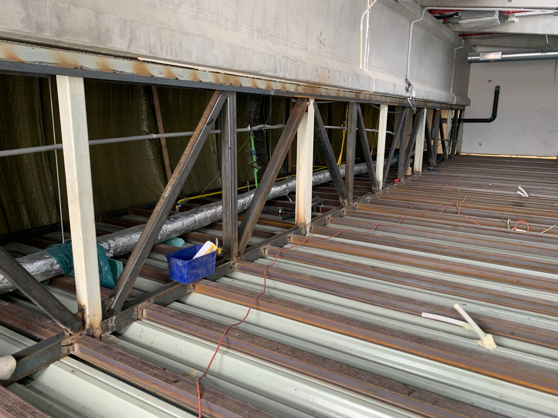 Ocelová konstrukce podlahy SCHOTT Lanškroun